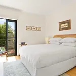 Spacious 2-Bed Townhouse With A Lush Courtyard