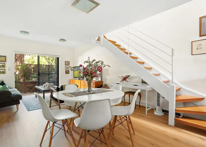 Spacious 2-Bed Townhouse With A Lush Courtyard