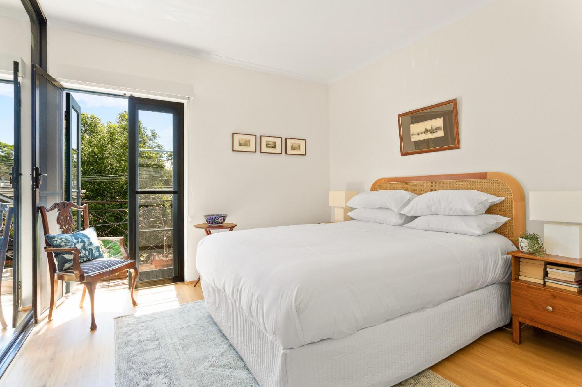 Spacious 2-bed Townhouse With A Lush Courtyard Sydney