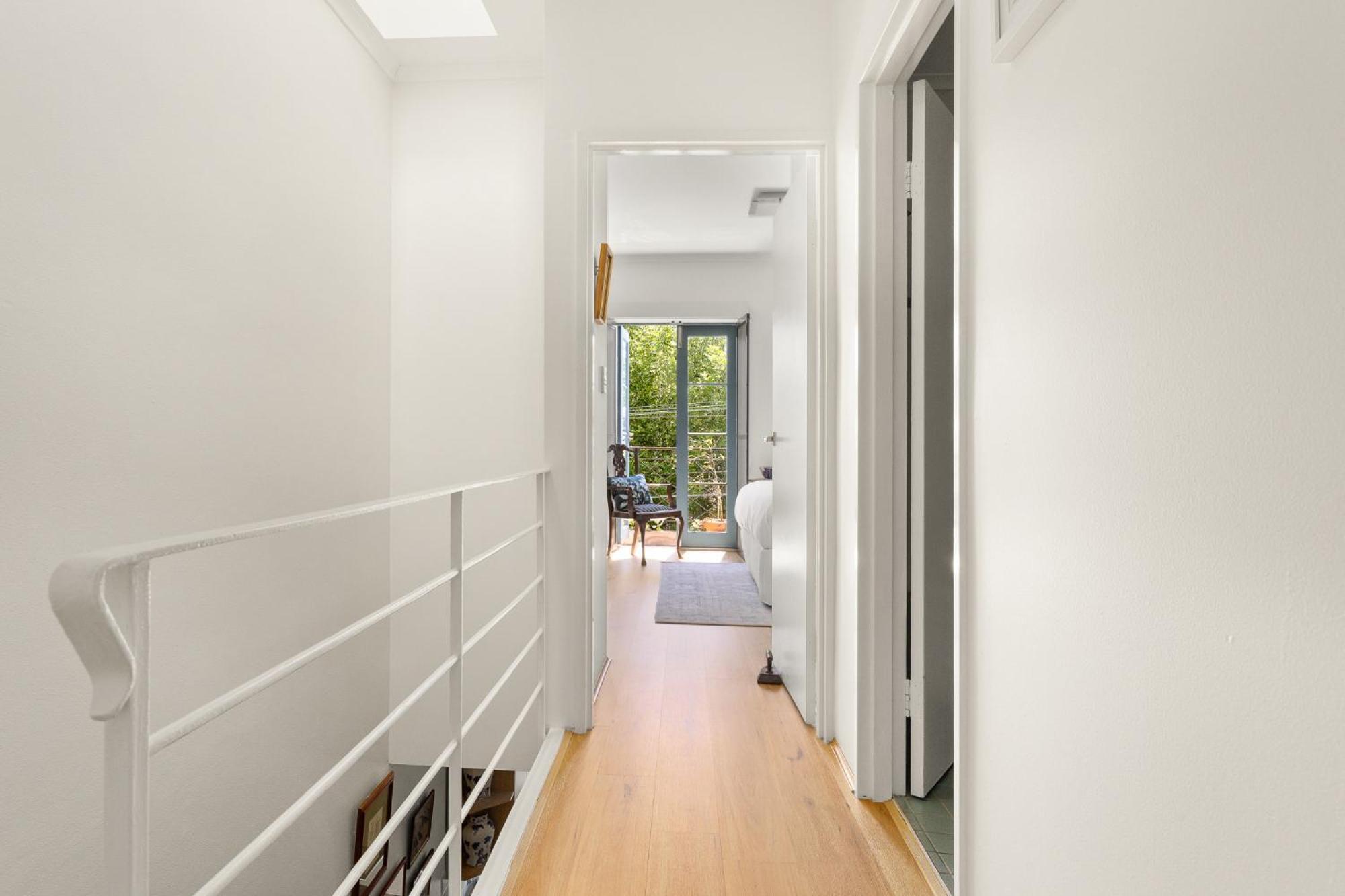 Spacious 2-bed Townhouse With A Lush Courtyard Apartment Sydney